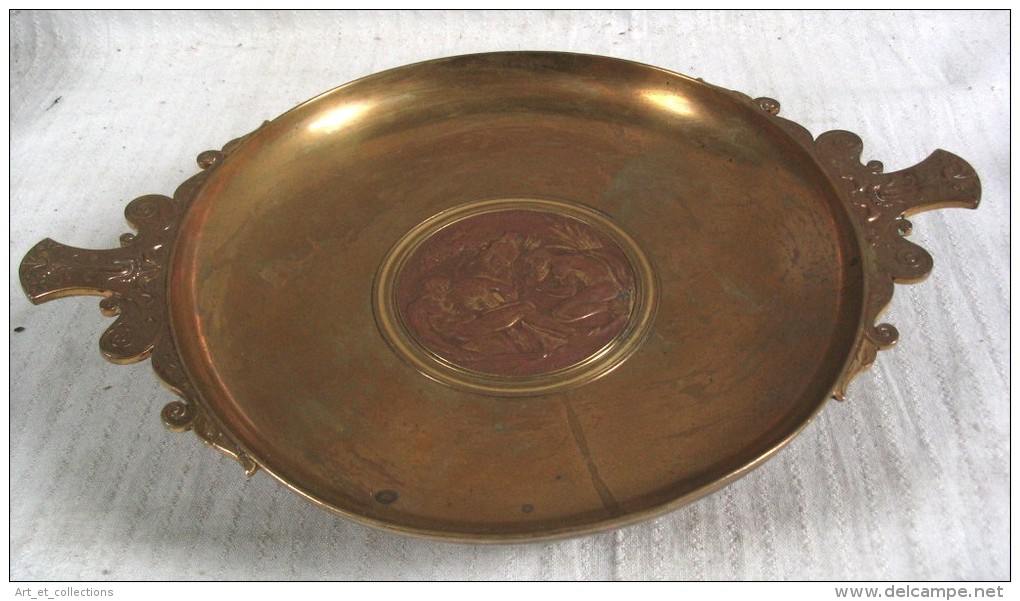Belle Coupe De Bronze Signée Par LEVILLAIN  / Fonte BARBEDIENNE De 1882 - Bronzen