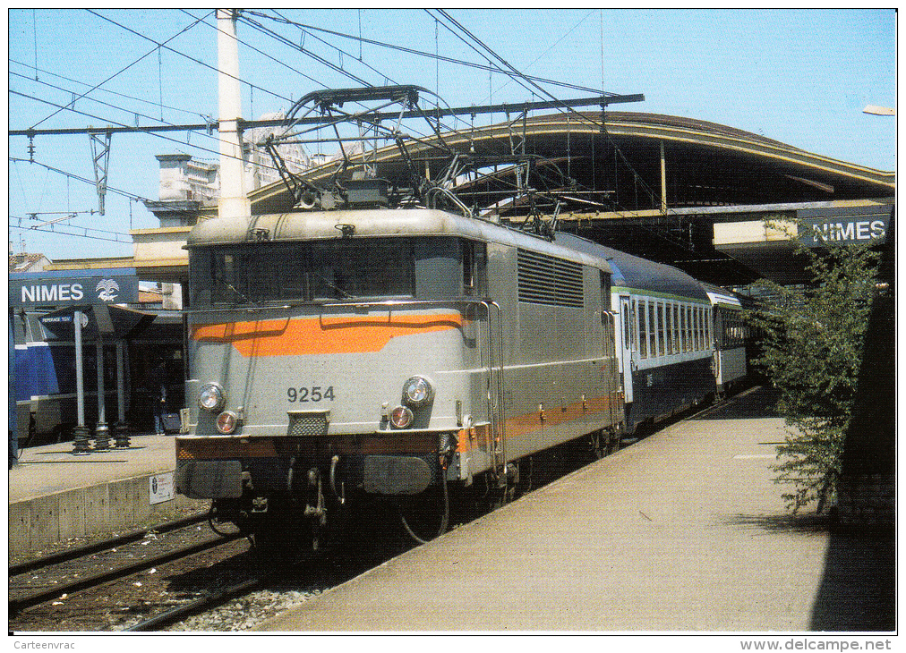 CF 147 En Gare De Nimes La BB9254 - Nîmes