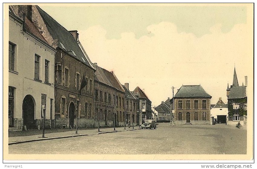 CPA-1935-BELGIQUE-CHIEVRES-LA GRANDE PLACE-a GAUCHE LA GENDARMERIE-TBE - Chièvres