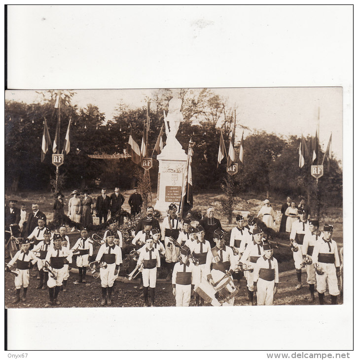 Carte Postale Photo De CONFLANS JARNY (Meurthe Et Moselle) Le Monument Aux Morts Avec Fanfare-Musique- RARE - Jarny