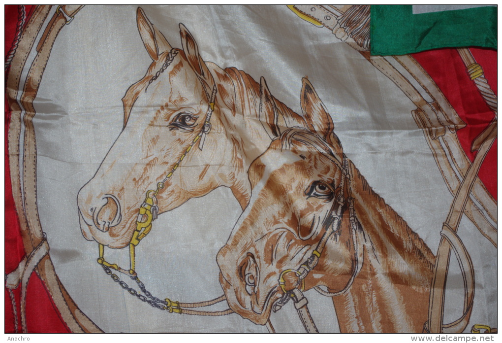 FOULARD SOIE CHEVAUX  BRIDES Signé LEONARDI  / 86 X 84 Cms - Halstücher & Schals