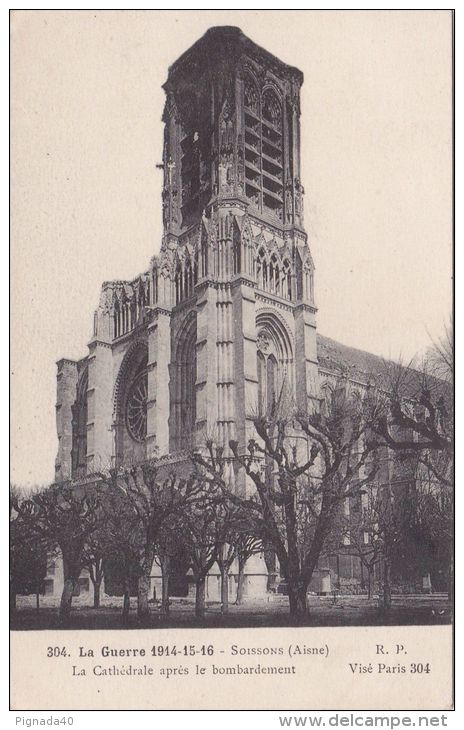 Cp , MILITARIA , La Guerre 1914-15-16 , Soissons , La Cathédrale Après Le Bombardement - Weltkrieg 1914-18