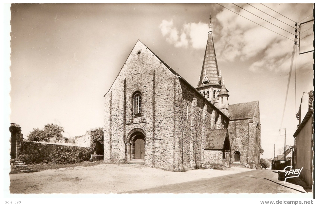 CP  44  CHATEAUBRIANT      63-   église   Saint -jean -de  -béré - Carquefou