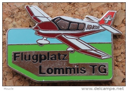 AVION - PLANE - FLUGPLATZ LOMMIS TG - AEROPORT DE LOMMIS CANTON THURGOVIE SUISSE  -   (ROUGE) - Aerei