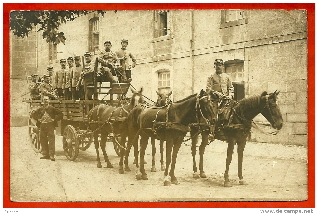 CPA CARTE PHOTO 39 DOLE Jura - Caserne Du Quatorzième Chasseurs - Attelage Super Plan - MILITAIRE MILITARIA - War 1914-18