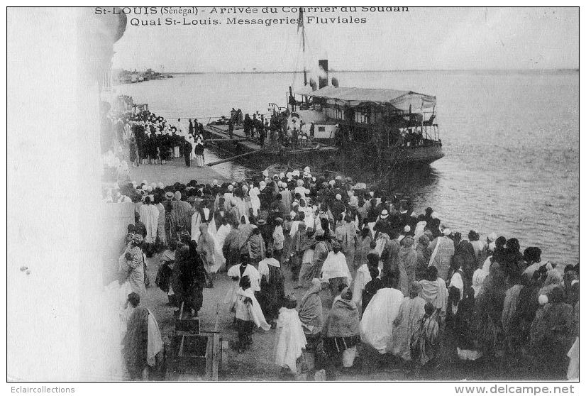 Afrique Noire. Sénégal  St Saint Louis: Arrivée Du Courrier   Messageries Fluviales  (Voir Scan Le Blanc Est D'origine) - Sénégal