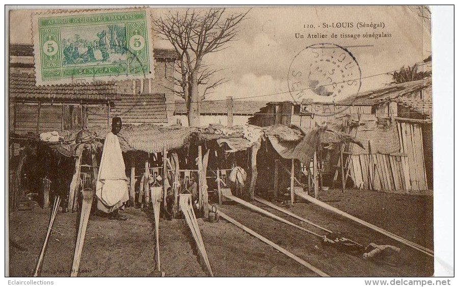 Afrique Noire. Sénégal  St Saint Louis:  Atelier De Tissage (Voir Scan: Ramollie) - Sénégal