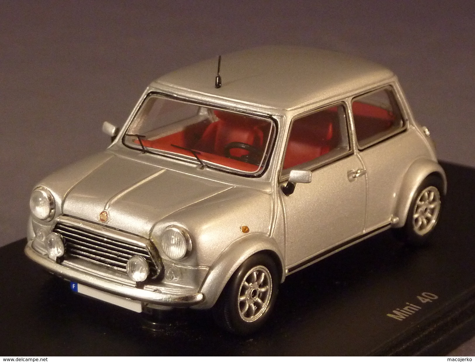 Spark 2647, Mini 40, 1:43 - Spark