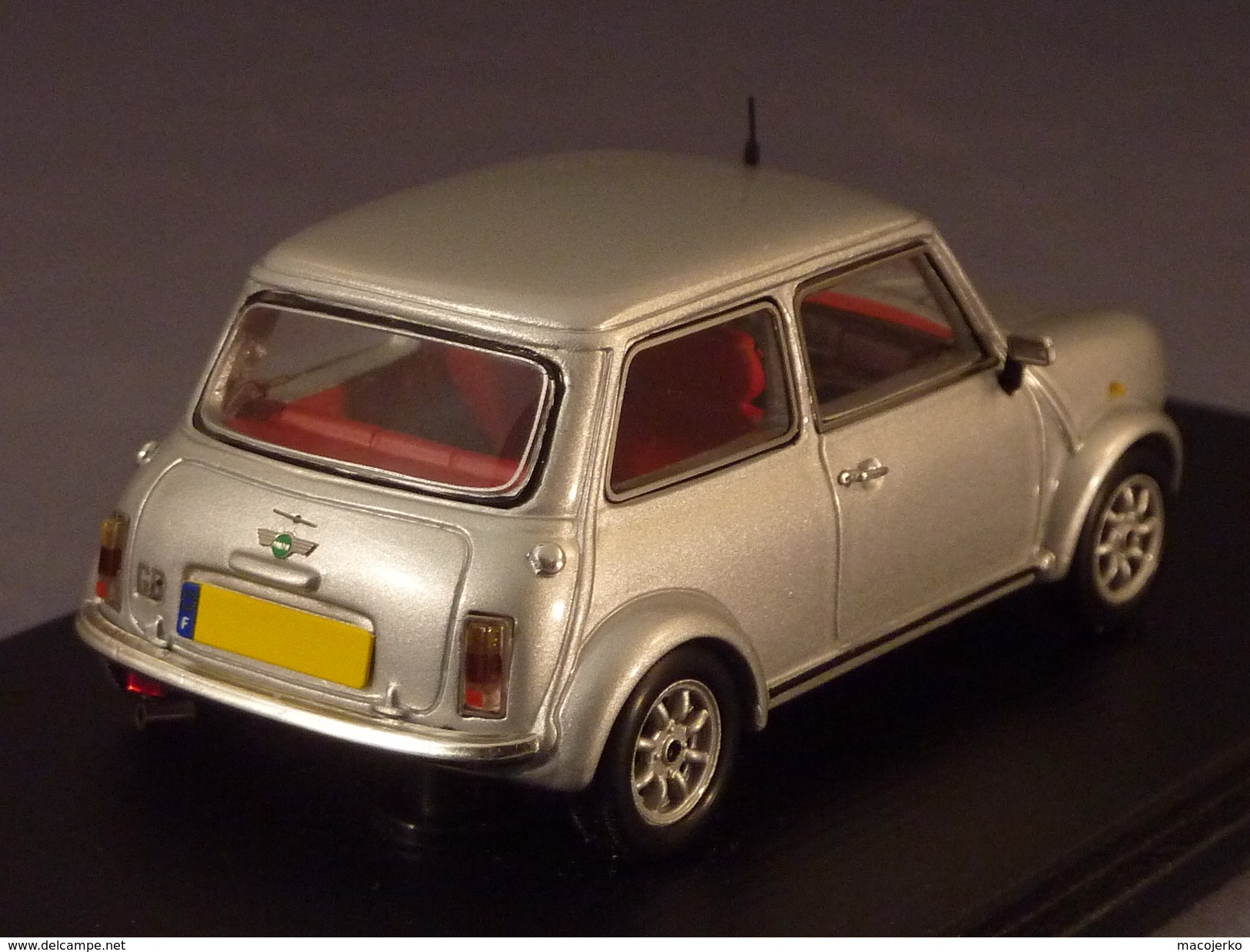 Spark 2647, Mini 40, 1:43 - Spark