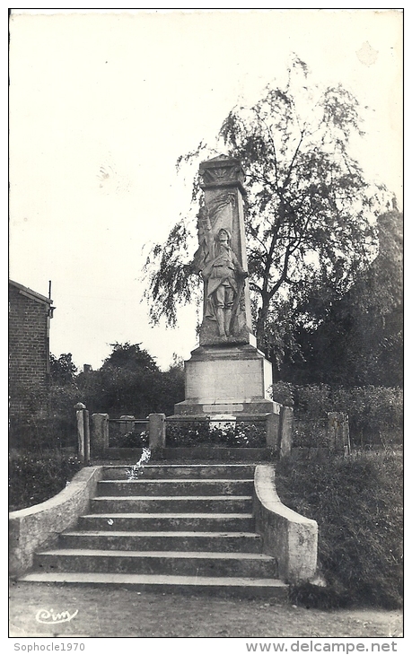 NORD PAS DE CALAIS - 59 - NORD - BEAUMONT - Le Monument Aux Morts - CPSM PF - Monuments Aux Morts