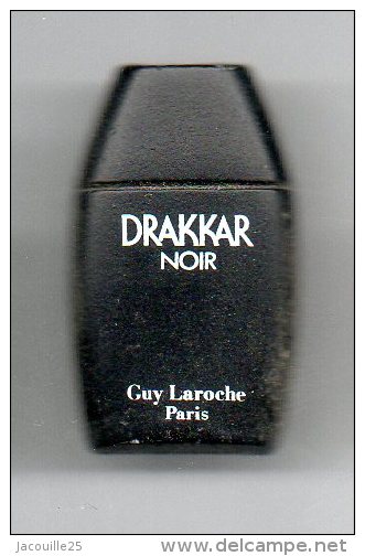 PINS PIN'S PARFUM EAU DE TOILETTE COSMETIQUE DRAKKAR GUY LAROCHE  EN RELIEF 1,8 X 3 CMS - Parfums