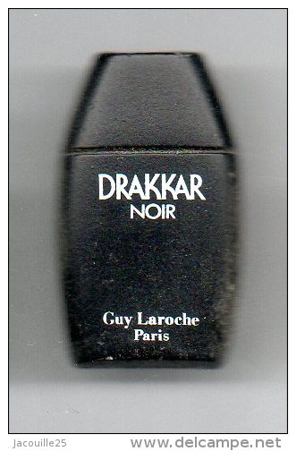 PINS PIN'S PARFUM EAU DE TOILETTE COSMETIQUE DRAKKAR GUY LAROCHE  EN RELIEF 1,8 X 3 CMS - Perfume