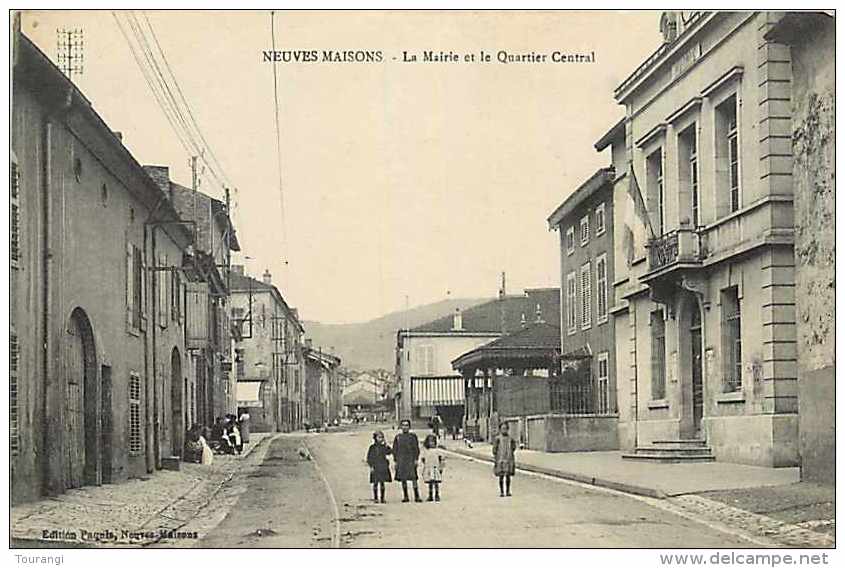 Août13b 1218 : Neuves-Maisons  -  Mairie  -  Quartier Central - Neuves Maisons