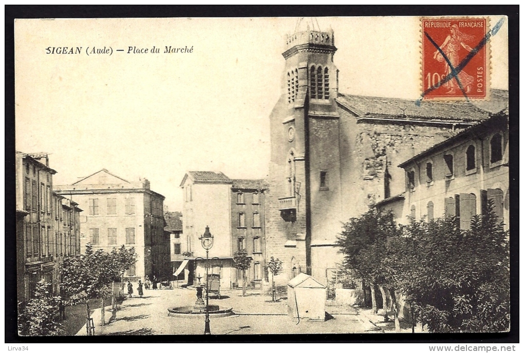 CPA ANCIENNE- FRANCE- SIGEAN (11)- PLACE DU MARCHÉ- EGLISE- FONTAINE- RÉVERBERE- ATTELAGE- TENTE- - Sigean