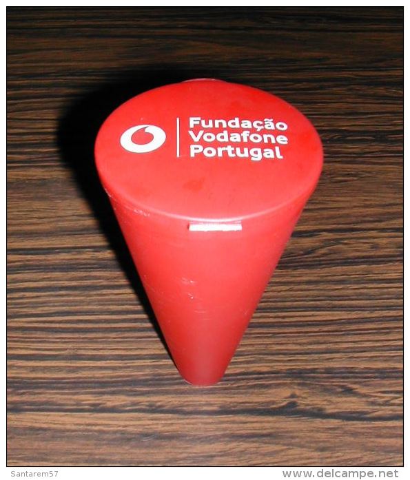 Cendrier Portable Plastique Rouge FONDATION VODAFONE PORTUGAL - Verre