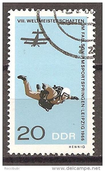 DDR 1966 O - Parachutting