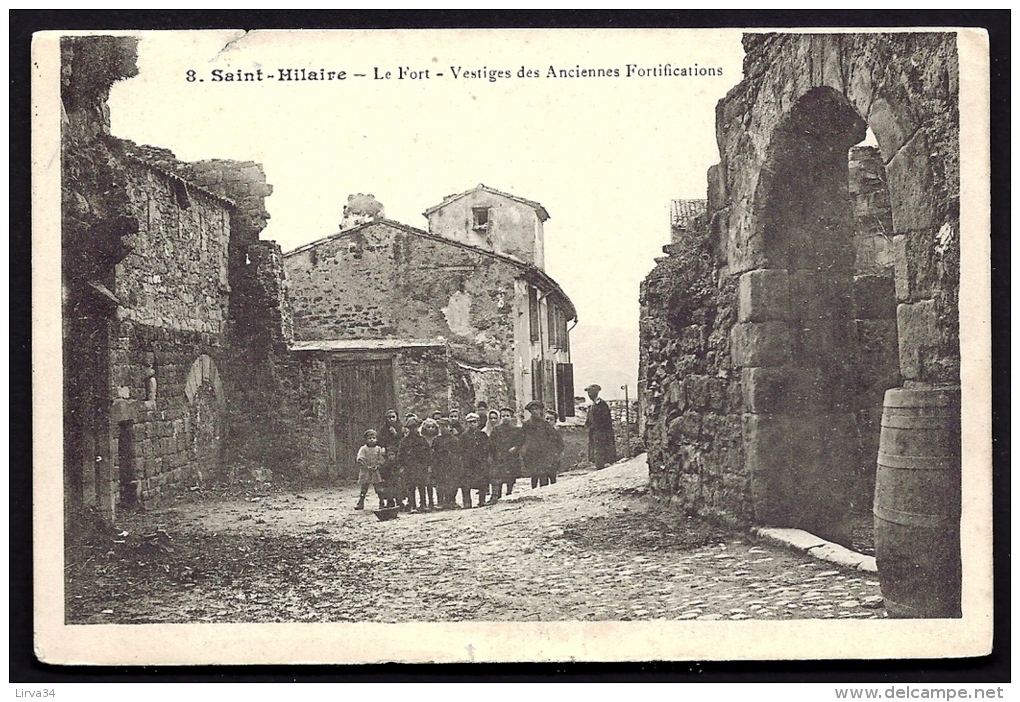 CPA ANCIENNE- FRANCE- ST-HILAIRE (11)- LE FORT- VESTIGES DES FORTIFICATIONS- BELLE ANIMATION GROS PLAN- BARRIQUE- - Saint Hilaire