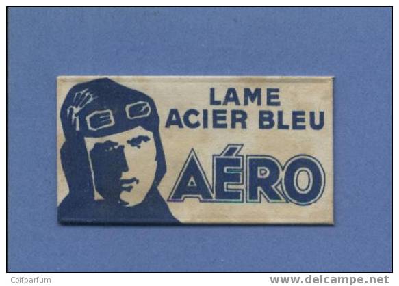 Une Lame De Rasoir AERO  LAME ACIER BLEU  (L109) - Scheermesjes