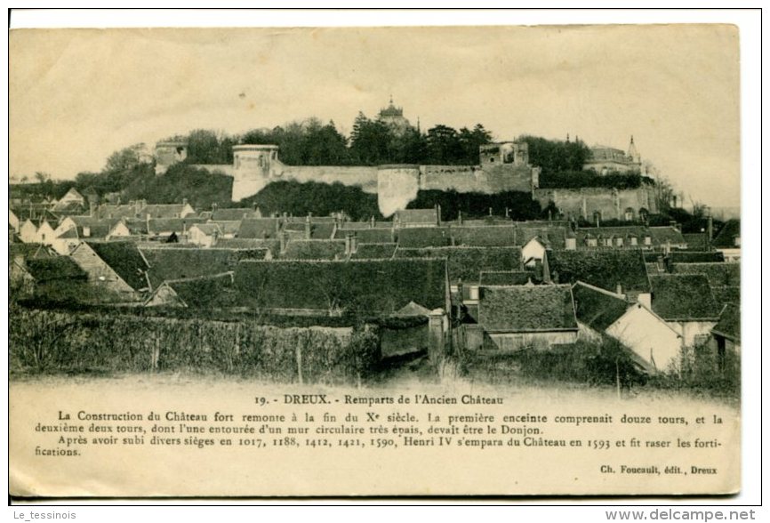 DREUX (28) - Vue Sur Les Toits Er Remparts De L'Ancien Château - Dreux