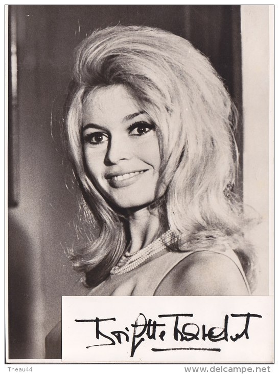 ¤¤  -  Photo Dédicassée De L´Actrice Française " BRIGITTE BARDOT "  -  ¤¤ - Dédicacées