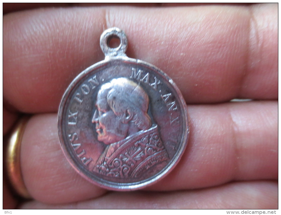 MEDAILLE RELIGIEUSE // VIRGO MATER I //PIVS IX  PON. MAX AN XVII METAL ARGENT VOIR PHOTOS - Godsdienst & Esoterisme