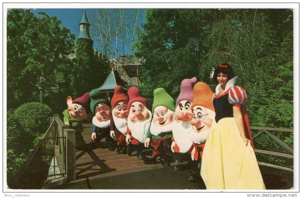 Disneyland, Fantasyland, Anaheim, Snow White And The Seven Dwarfs... Blanche Neige Et Les Sept Nains - Anaheim