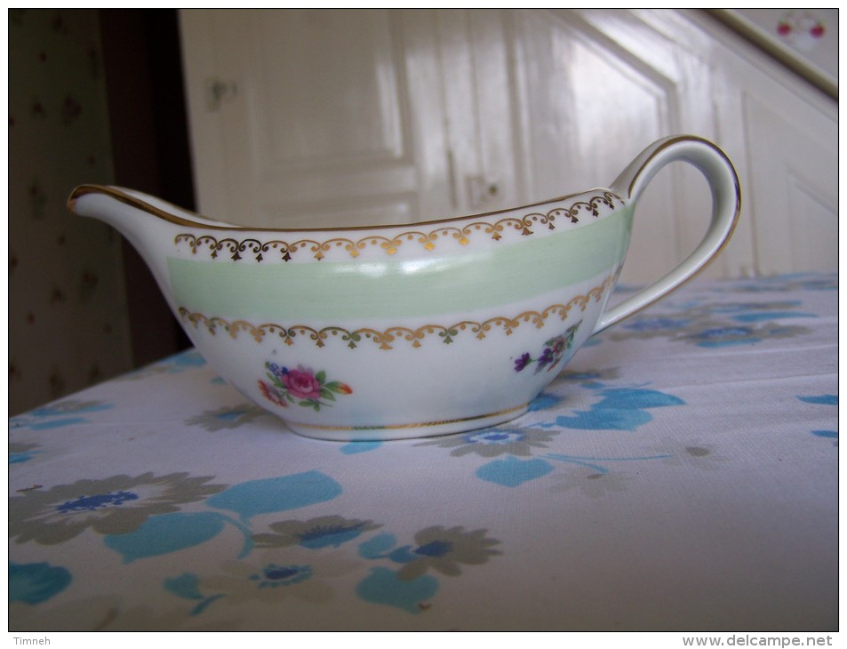 SAUCIER Ou SAUCIERE Ancien  Bec Et Anse PORCELAINE Signé PL FRANCE Sur Drapeau Tricolore Fleurs Dorure - Limoges (FRA)