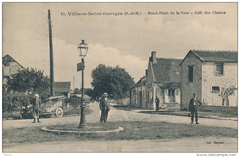 VILLIERS SAINT GEORGES - Rond Point De La Gare - Café Des Chaises - Villiers Saint Georges