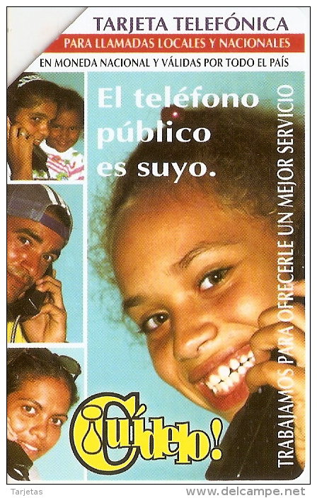 UR-035 TARJETA DE CUBA DE UNA NIÑA HABLANDO POR TELÉFONO - Kuba