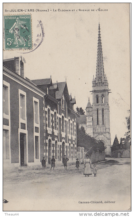 &curren;&curren;  St-JULIEN-L'ARS -  Le Clocher Et L'Avenue De L'Eglise   &curren;&curren; - Saint Julien L'Ars