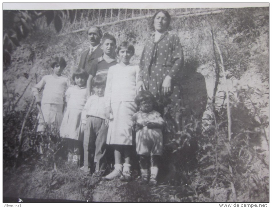 1934 CPA /RPPC >Une Belle Famille Nombreuse (six Enfants)ds Jardin Exotique Dame Habillée Robe à Pois Photo Photographie - Anonyme Personen