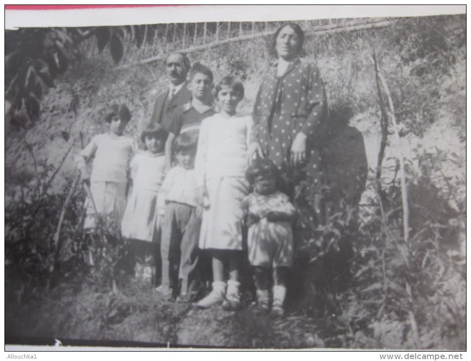 1934 CPA /RPPC >Une Belle Famille Nombreuse (six Enfants)ds Jardin Exotique Dame Habillée Robe à Pois Photo Photographie - Anonyme Personen