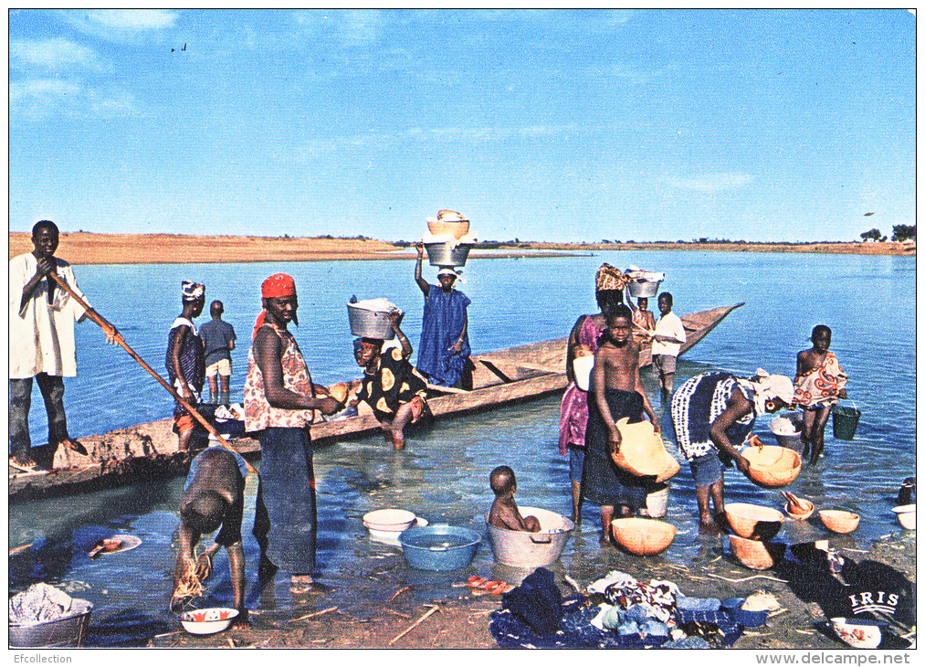 AFRIQUE EN COULEURS - SCENE DE VIE AU BORD DU FLEUVE - LAVAGE DU LINGE - PIROGUE - ETHNIQUES & CULTURES - Unclassified