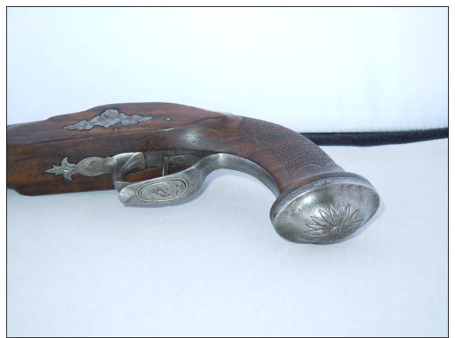 PISTOLET ANCIEN XIX EME  //  MODELE A DEFINIR  // CANON OCTOGONAL // DECOR MOTIF OISEAUX // - Armi Da Collezione