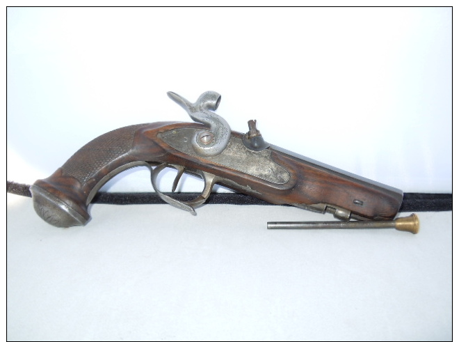 PISTOLET ANCIEN XIX EME  //  MODELE A DEFINIR  // CANON OCTOGONAL // DECOR MOTIF OISEAUX //