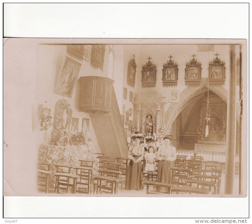 Carte Postale Photo LUNEVILLE (Meurthe Et Moselle) Intérieur Eglise Avec 2 Femmes Et Une Jeune Fille-VOIR 2 SCANS - - Luneville