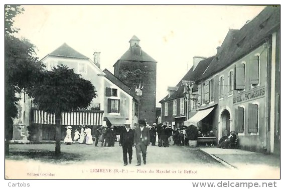 64 LEMBEYE Place Du Marché Et Le Beffroi (très Animée) - Lembeye