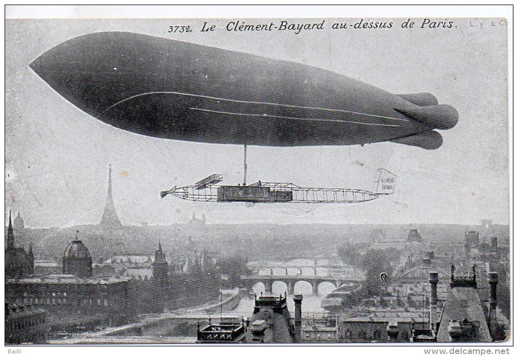 DIRIGEABLE LE CLEMENT BAYARD AU-DESSUS DE PARIS - Zeppeline