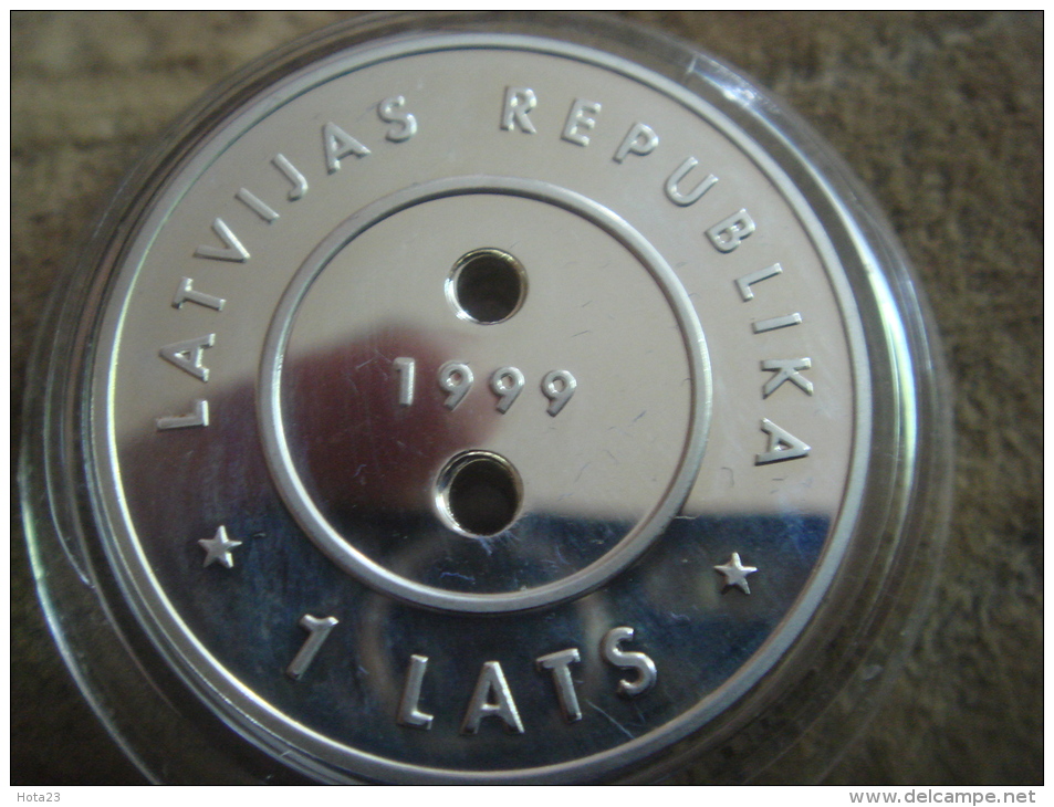 LATVIA 1999- 2000 SILVER PROOF LATVIAN 1 LATS MILLENNIUM  BUTTON  COIN  RARE - Latvia