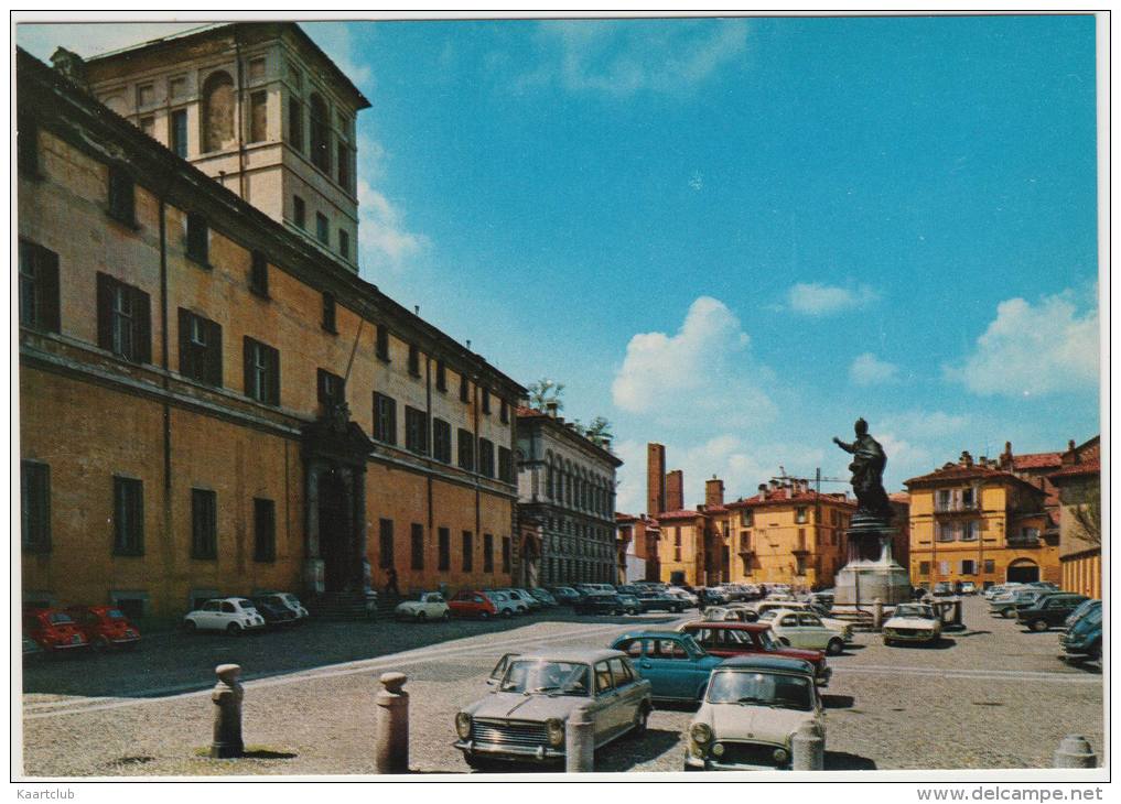 Pavia: INNOCENTI MINI & INNOCENTI MORRIS, LANCIA FULVIA COUPÉ, FIAT 500 - Collegio Ghisleri/ Piazza Del Papa - Italia - Turismo