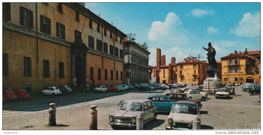 Pavia: INNOCENTI MINI & INNOCENTI MORRIS, LANCIA FULVIA COUPÉ, FIAT 500 - Collegio Ghisleri/ Piazza Del Papa - Italia - Voitures De Tourisme