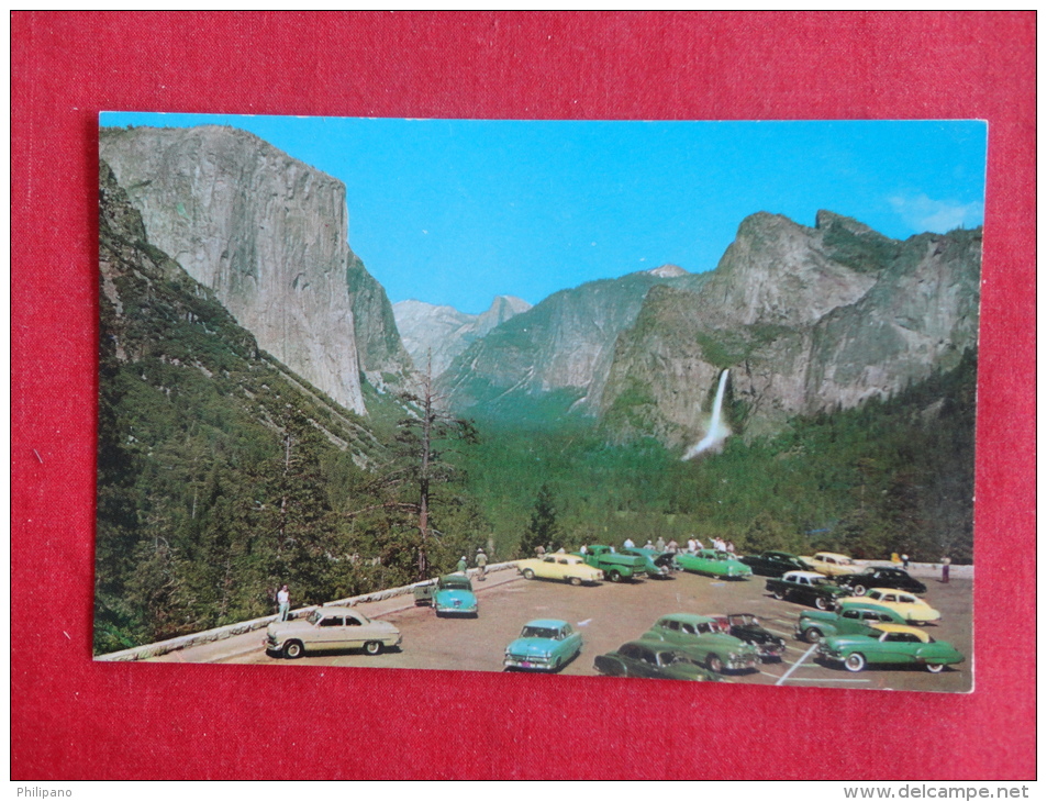 - California > Yosemite  Wawona Tunnel    Classic Autos     Not Mailed  Ref 1058 - Yosemite