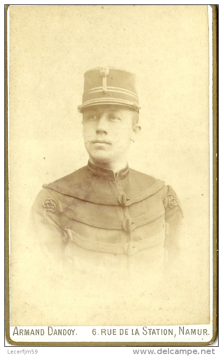 BELLE PHOTO SUR CARTON D UN GENDARME OU MILITAIRE BELGE PHOTOGRAPHIE DE ARMAND DANDOY RUE DE LA STATION NAMUR - Police & Gendarmerie