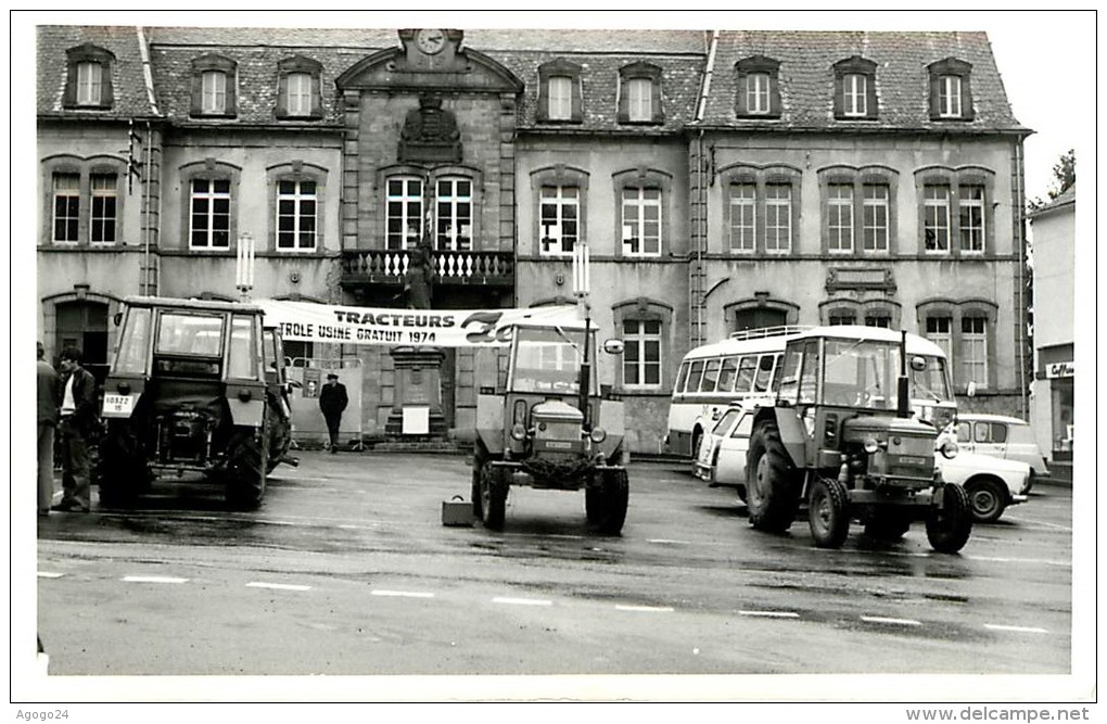 15 MURAT Lot De 8 Photos De Jack ANDRAL Rassemblement Controle Usine 1974 Tracteurs Zetor Devant La Mairie N°1934 - Murat