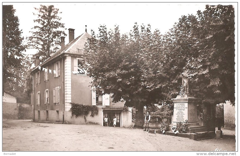 CHAMOUX SUR GELON  .. PLACE DU MONUMENT - Chamoux Sur Gelon