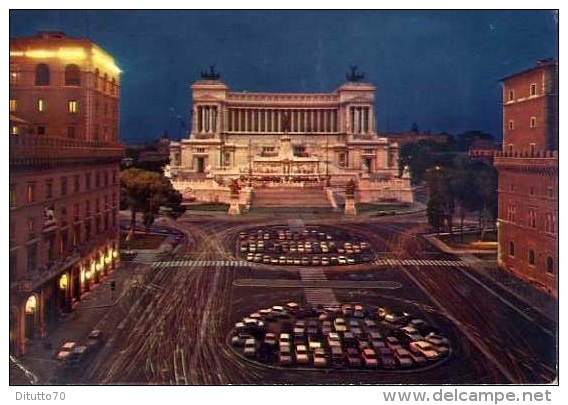 Roma - Piazza Venezia E Altare Della Patria - Notturna - 33055 - Formato Grande Viaggiata - Altare Della Patria