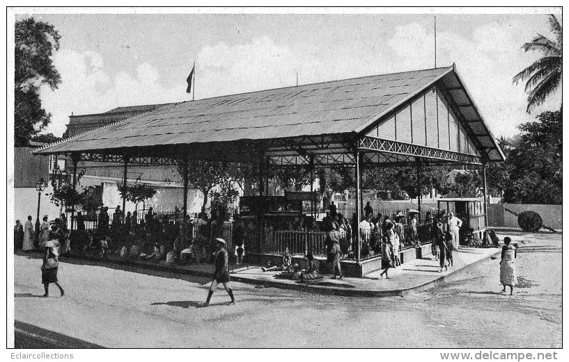 Afrique Noire    Mozambique  Inhambane   Le Marché  ( Voir Scan) - Mozambique