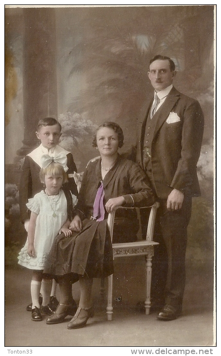 CARTE PHOTO  - Souvenir De La 1ère Communion Du 9 Mai 1931 Avec Mon Oncle Et Ma Tante - 110913 - - Communion