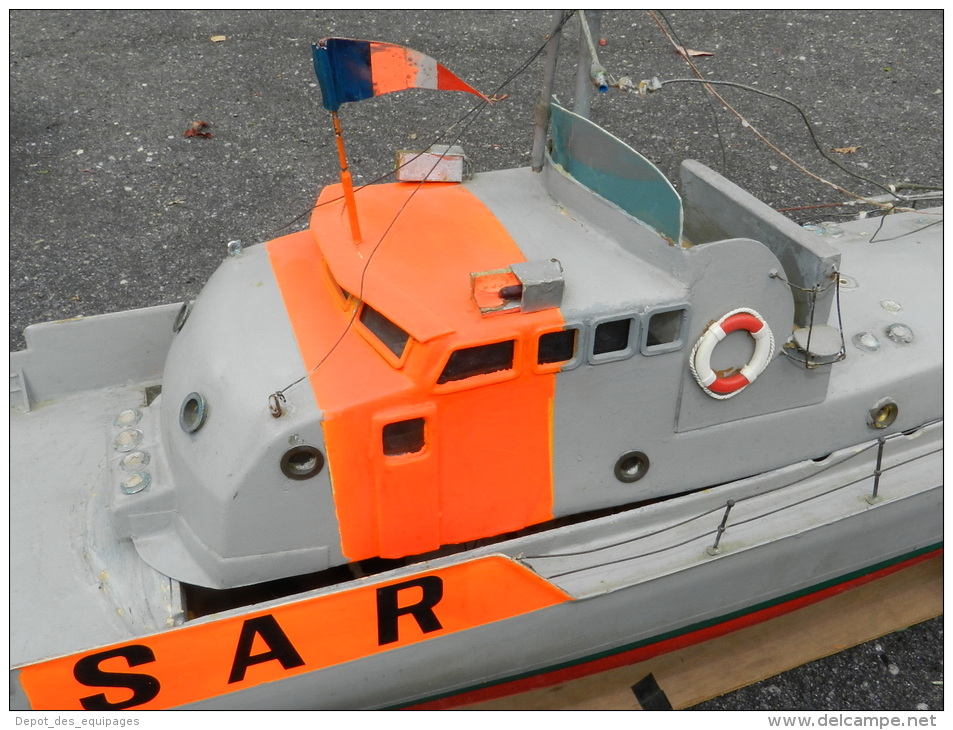 TRES BELLE ANCIENNE MAQUETTE NAVIGANTE VEDETTE SAUVETAGE S.A.R.  !!!!!!!! - Barche