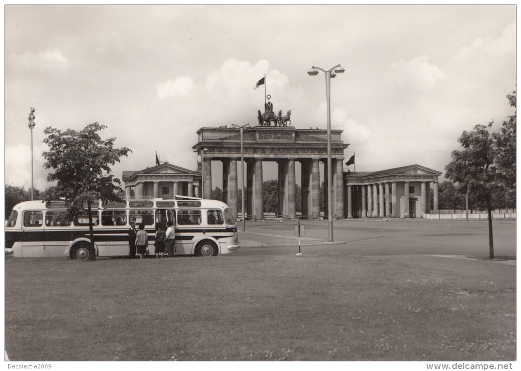 N8443 Brandenburger Tor Bus Autobus  Berlin    2 Scans - Brandenburger Deur